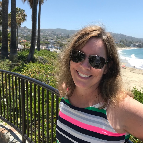 Meet your Posher, Sandy - Picture 1 of 2